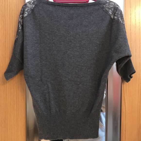 Beautiful grey Maurice’s sweater size Medium.  Short sleeves with lace shoulder - Picture 6 of 9
